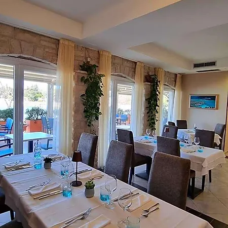 Hotel Zlatna Vala 3*