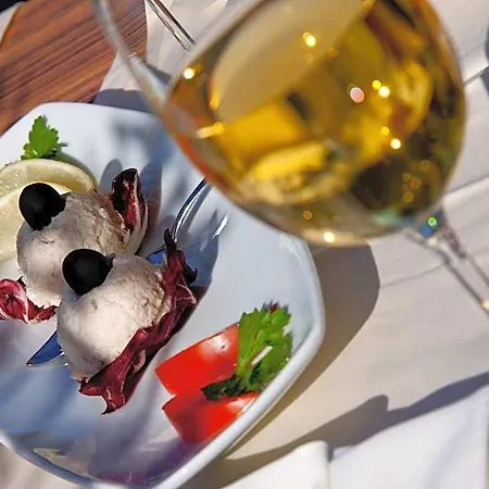 Zlatna Vala Hotel 3*