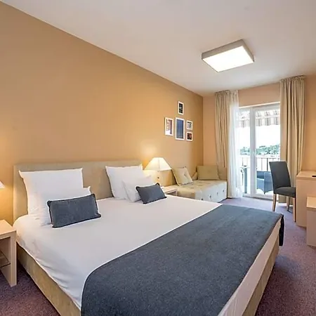 Zlatna Vala Hotel Umago