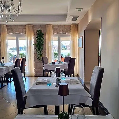 Hotel Zlatna Vala 3*