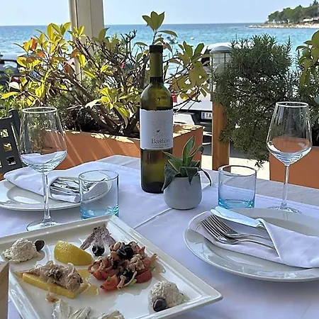 Zlatna Vala Hotel 3*